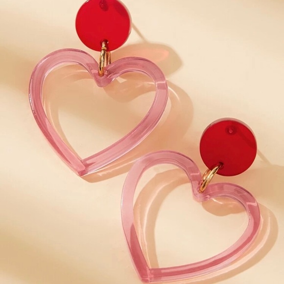 3/$30 ❤️ Acrylic Heart Drop Earrings - Picture 2 of 3